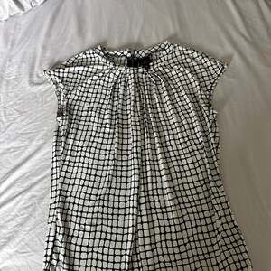 Worthington Black and White Grid Print Pleated Neckline Cap Sleeve Blouse